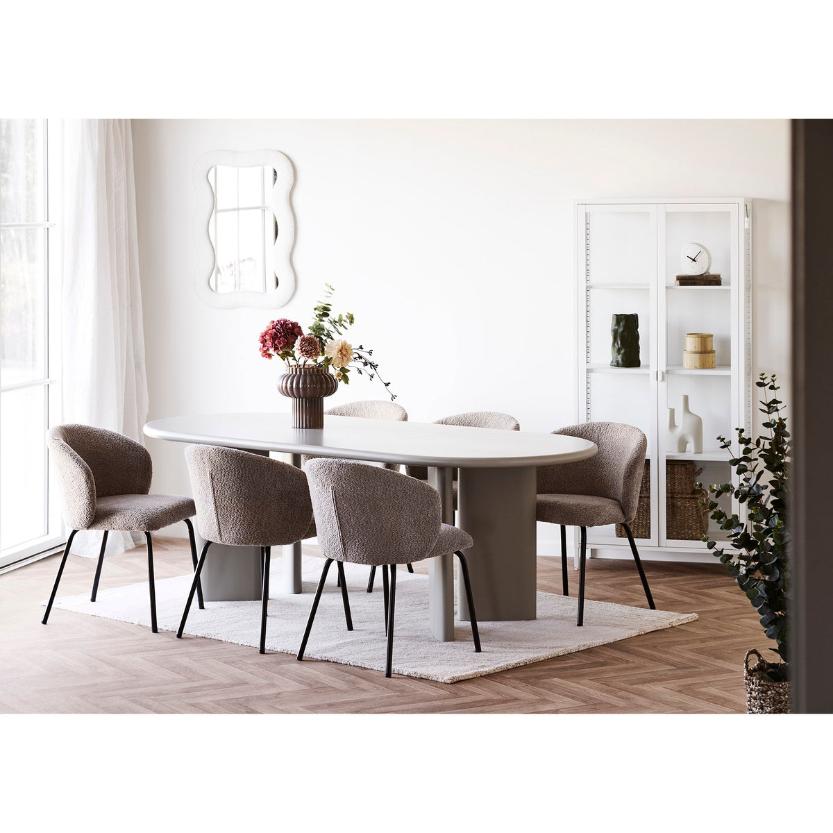 House Nordic, Safira Matstol Bouclé Beige med Svarta Ben – set om 2