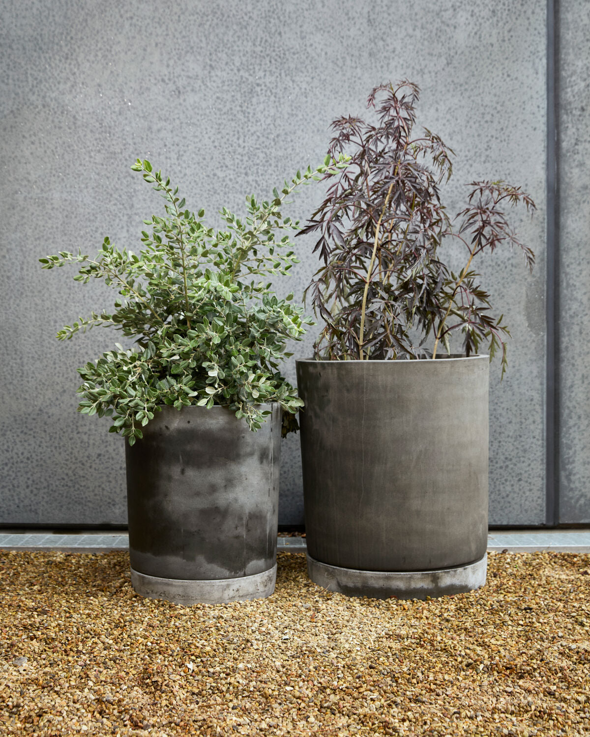 Blomkruka med bricka, HDHook, Ljusgrå