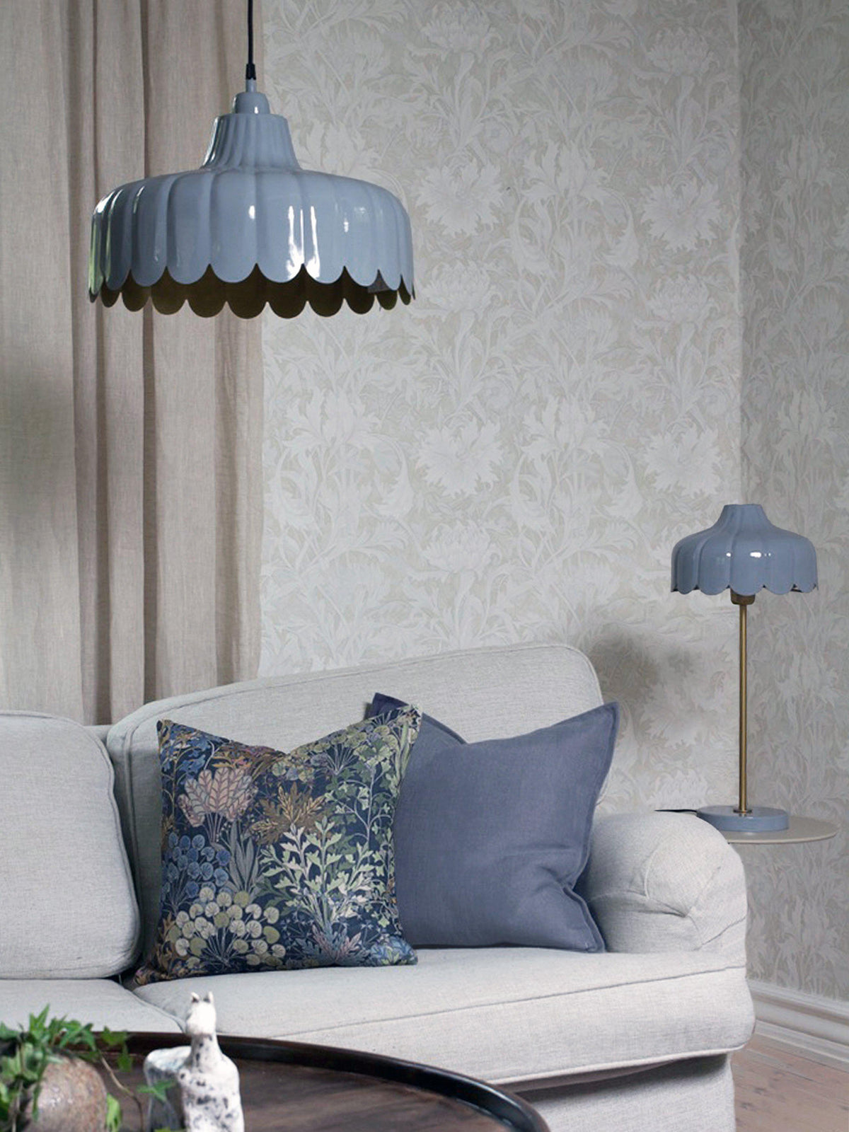 Wells Taklampa – Denim/guld 43 cm
