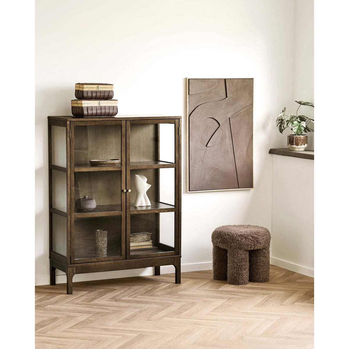 House Nordic, Zamora Vitrinskåp Ek Mörkbrun 2 Glasdörrar 126 cm