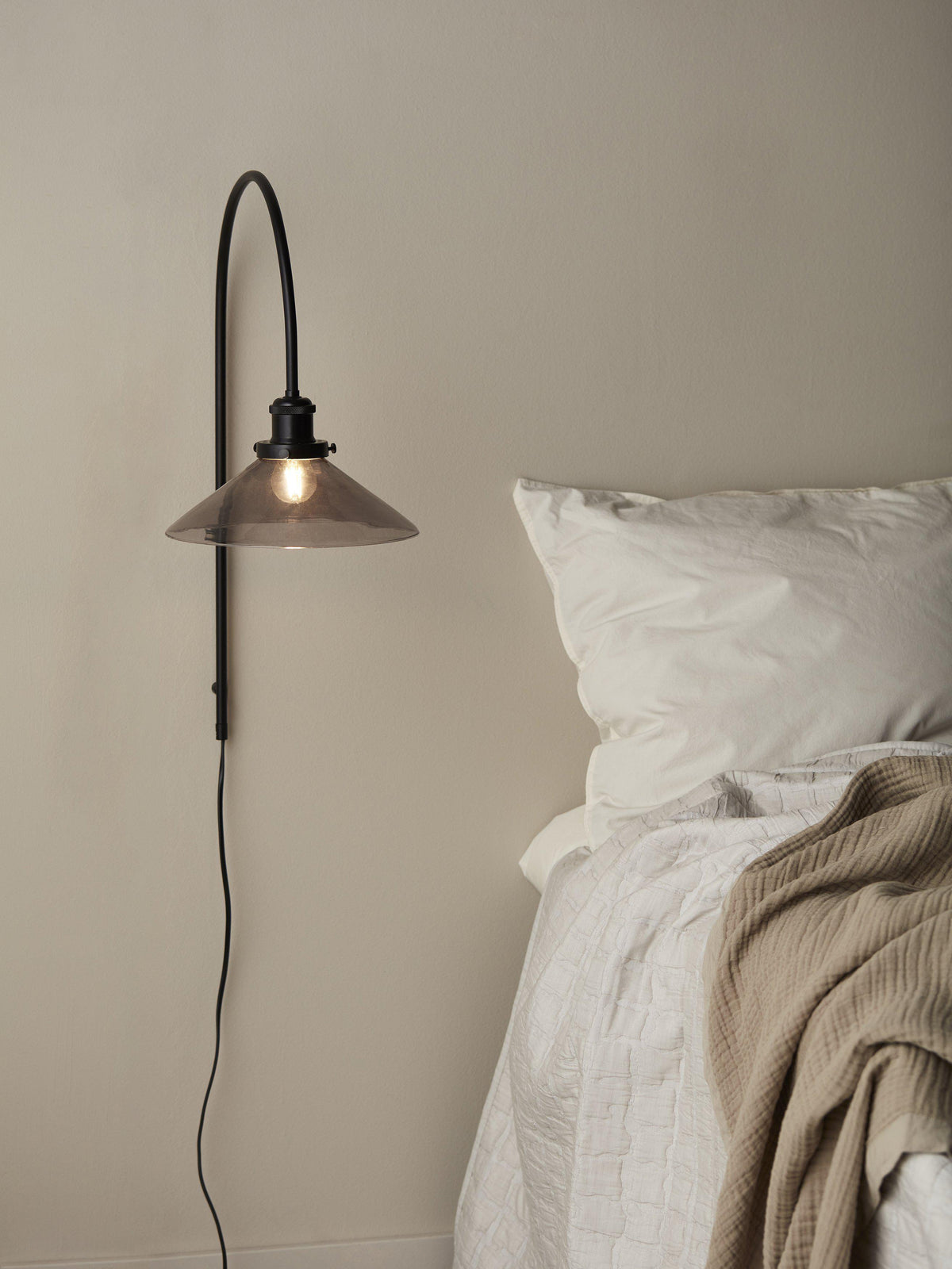 August Vägglampa – Svart 25 cm