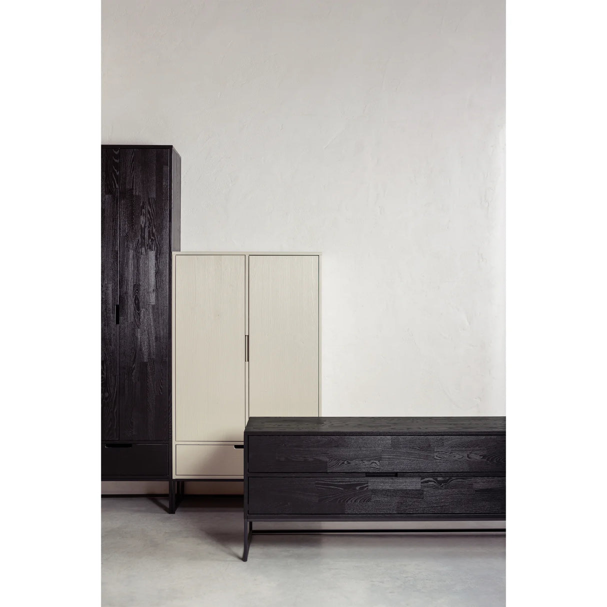 WOOOD, Silas TV-bänk 180 cm i Borstad Ask – Blacknight FSC®