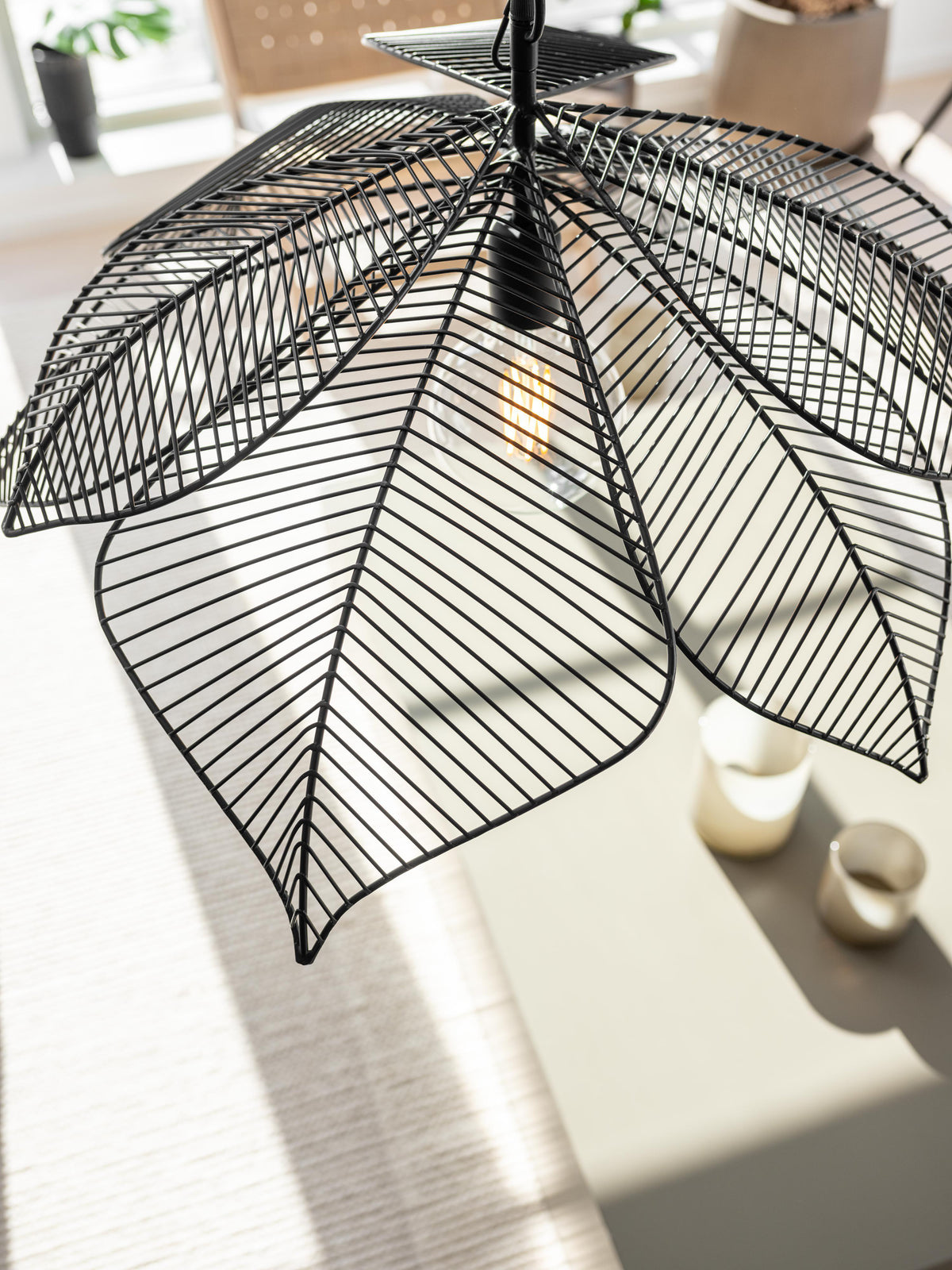 Elm Taklampa – Svart 70 cm