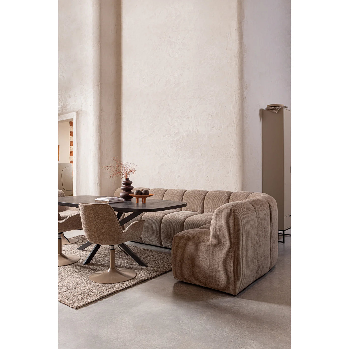 WOOOD, MOJO Matbänk 84 cm med ryggstöd i ribbat tyg – Dark Sand