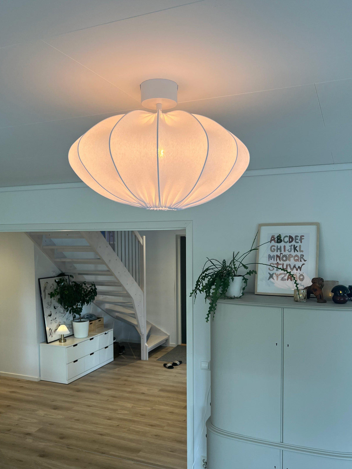 Rosa Taklampa 60cm – Vit metall takkopp 31 cm