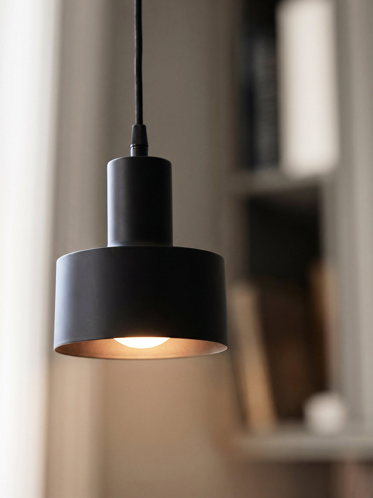 Solo Fönsterlampa – Matt svart 13 cm