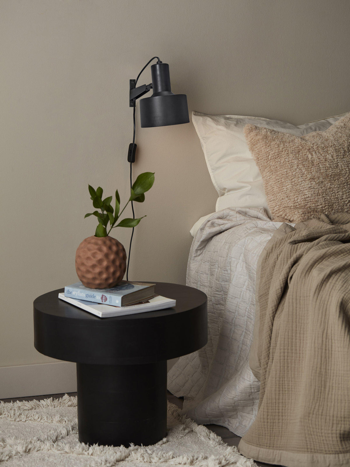 Solo Vägglampa – Matt svart 23 cm