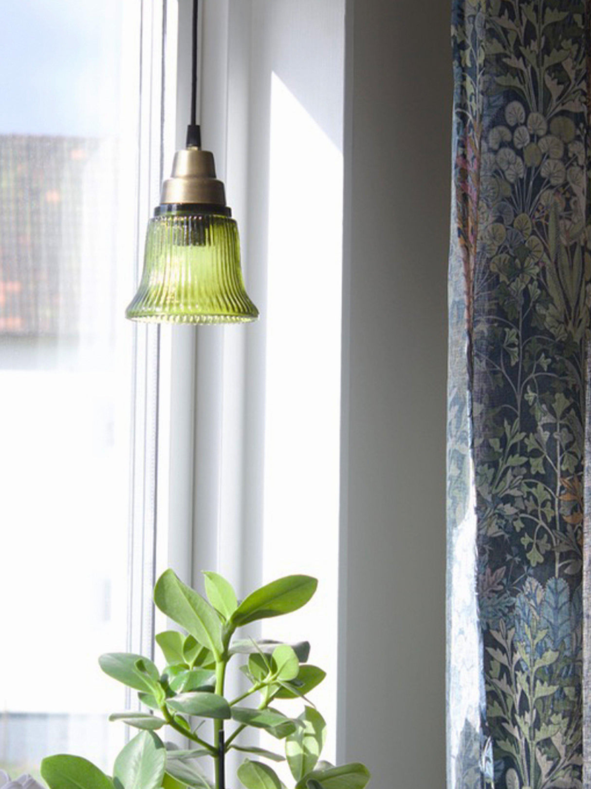 Emmi fönsterlampa Green/brass 12cm