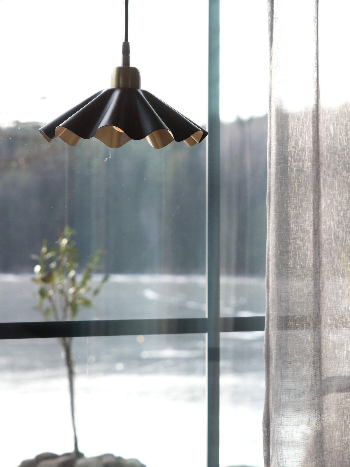 Aira Fönsterlampa – Svart/Mässing 25 cm