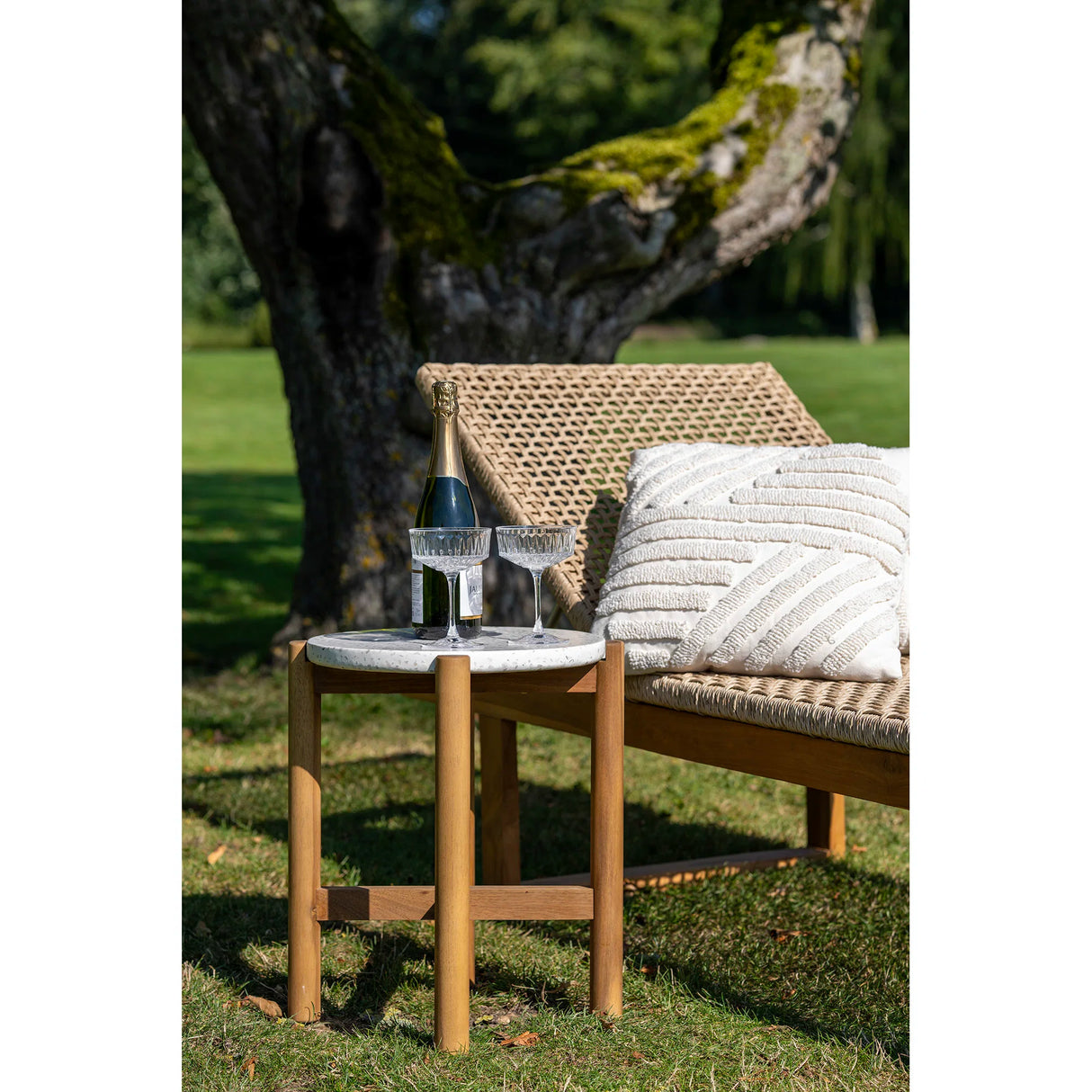 House Nordic, Derby solsäng – teak/polyrattan, natur