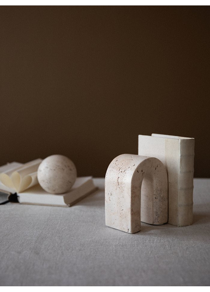 Travertine bokstöd