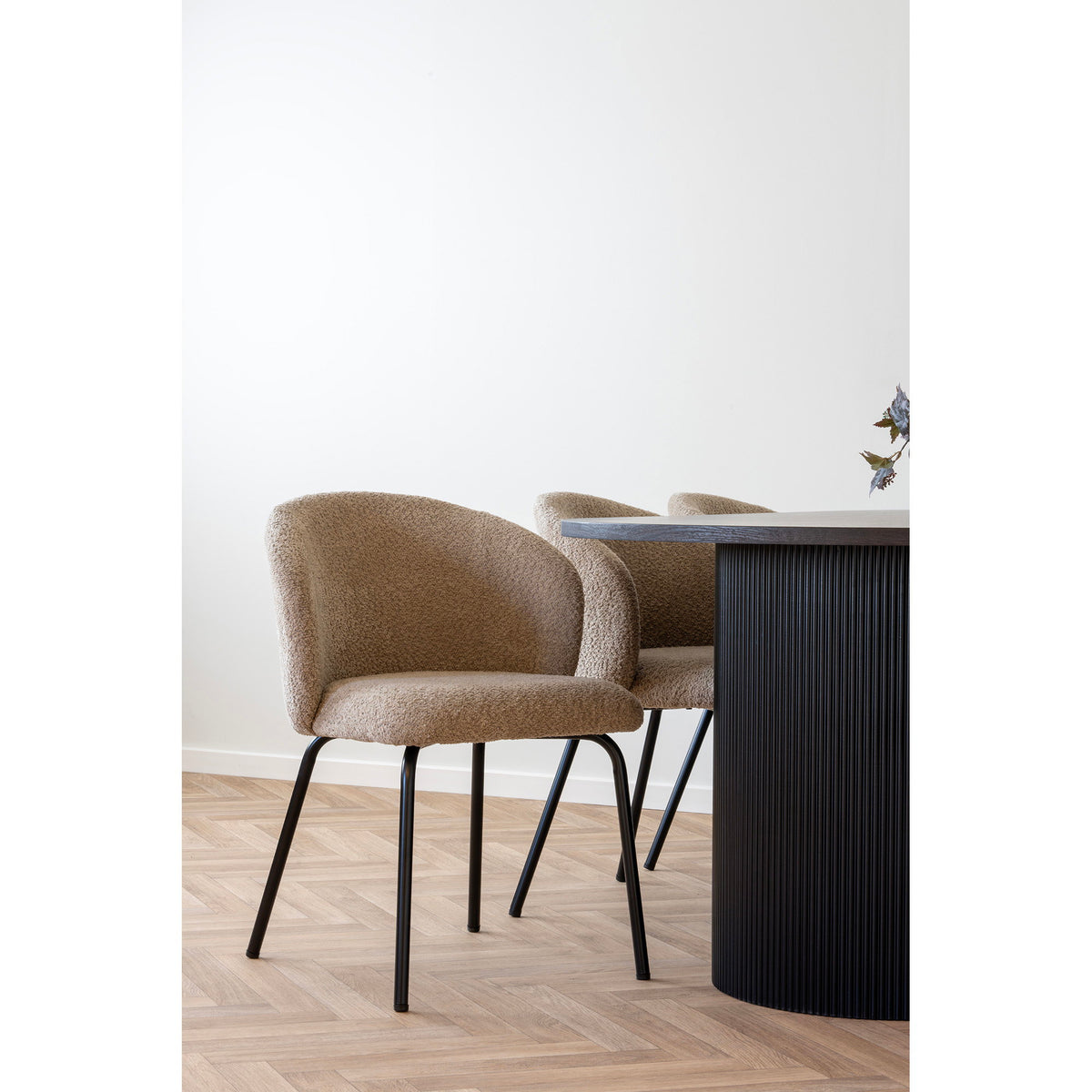 House Nordic, Safira Matstol Bouclé Beige med Svarta Ben – set om 2