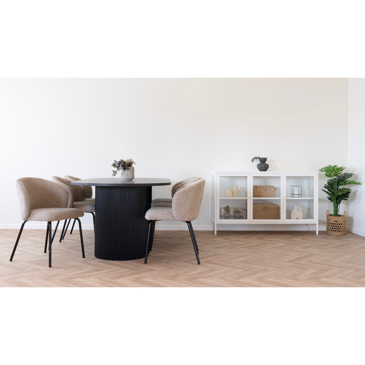 House Nordic, Safira Matstol Bouclé Beige med Svarta Ben – set om 2
