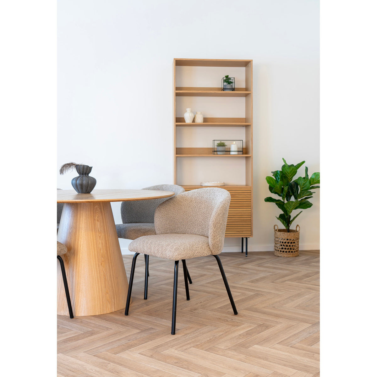 House Nordic, Safira Matstol Bouclé Beige med Svarta Ben – set om 2