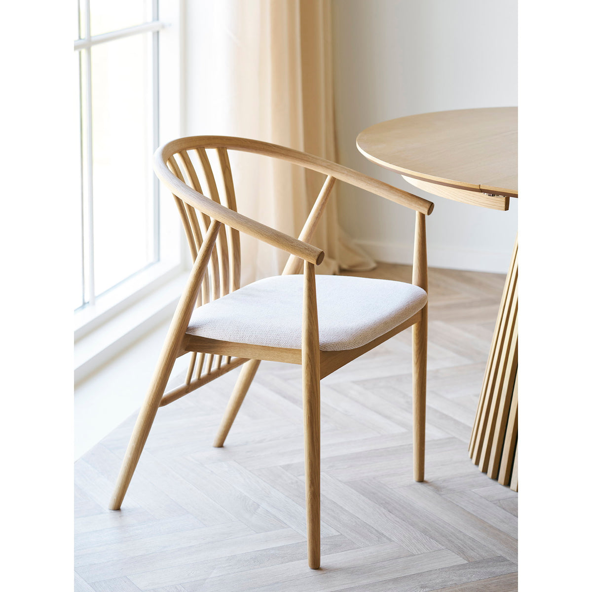 House Nordic, Agustin Matstol Ek Natur med Sits i Sand