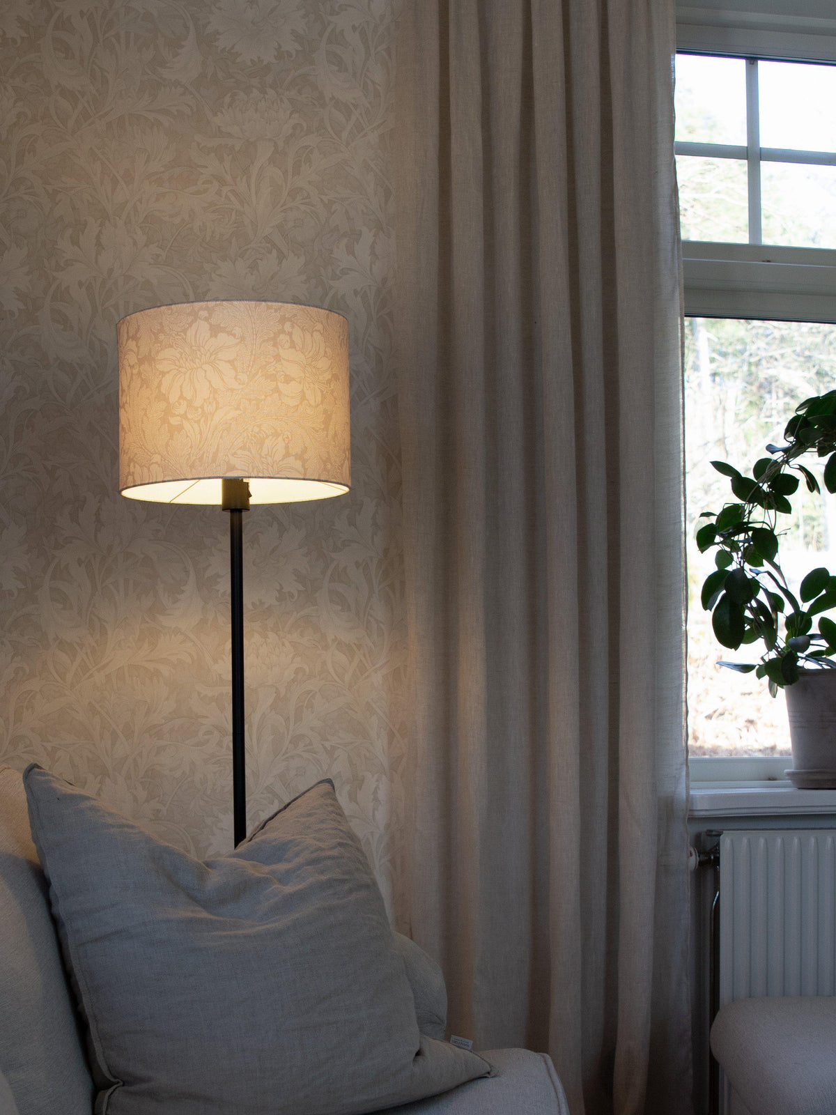 Amy Golv Svart – Acanthus 25 cm