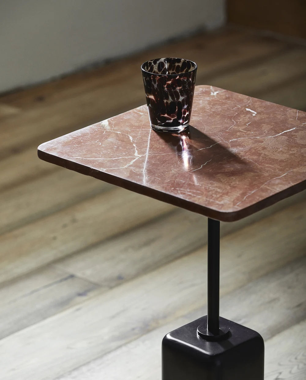 Nordal, CHAO sidobord i marmor – rost