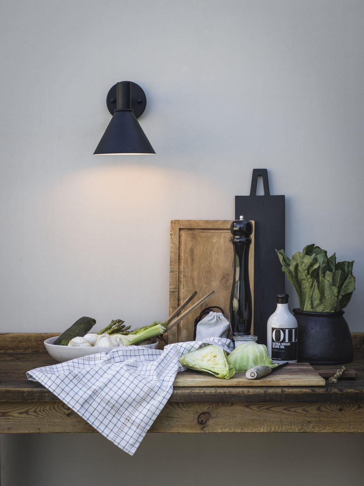 MiniTripp Fasadlampa – 230V IP44 svart 30 cm