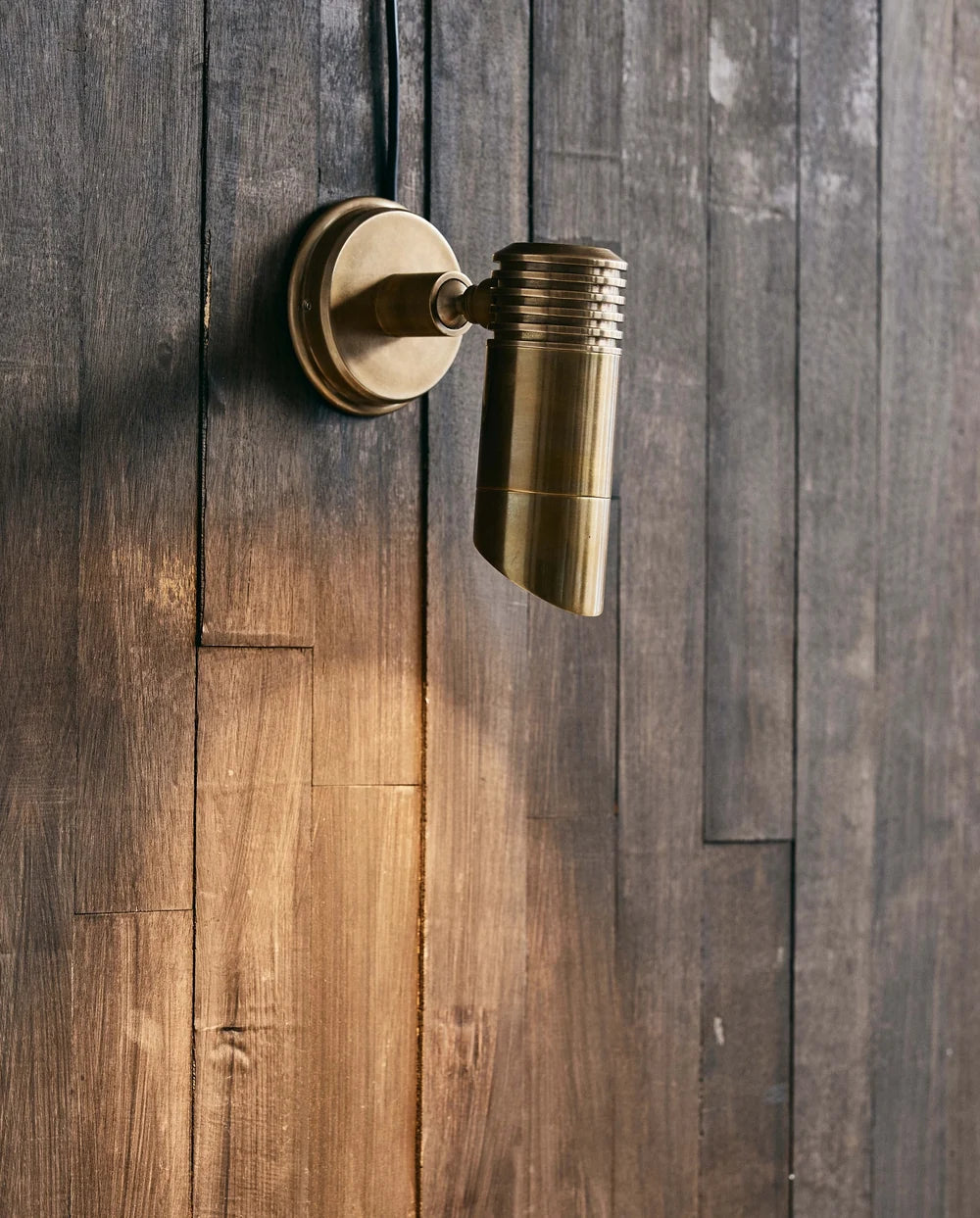 Nordal, BRAGI utomhusvägglampa – mässing