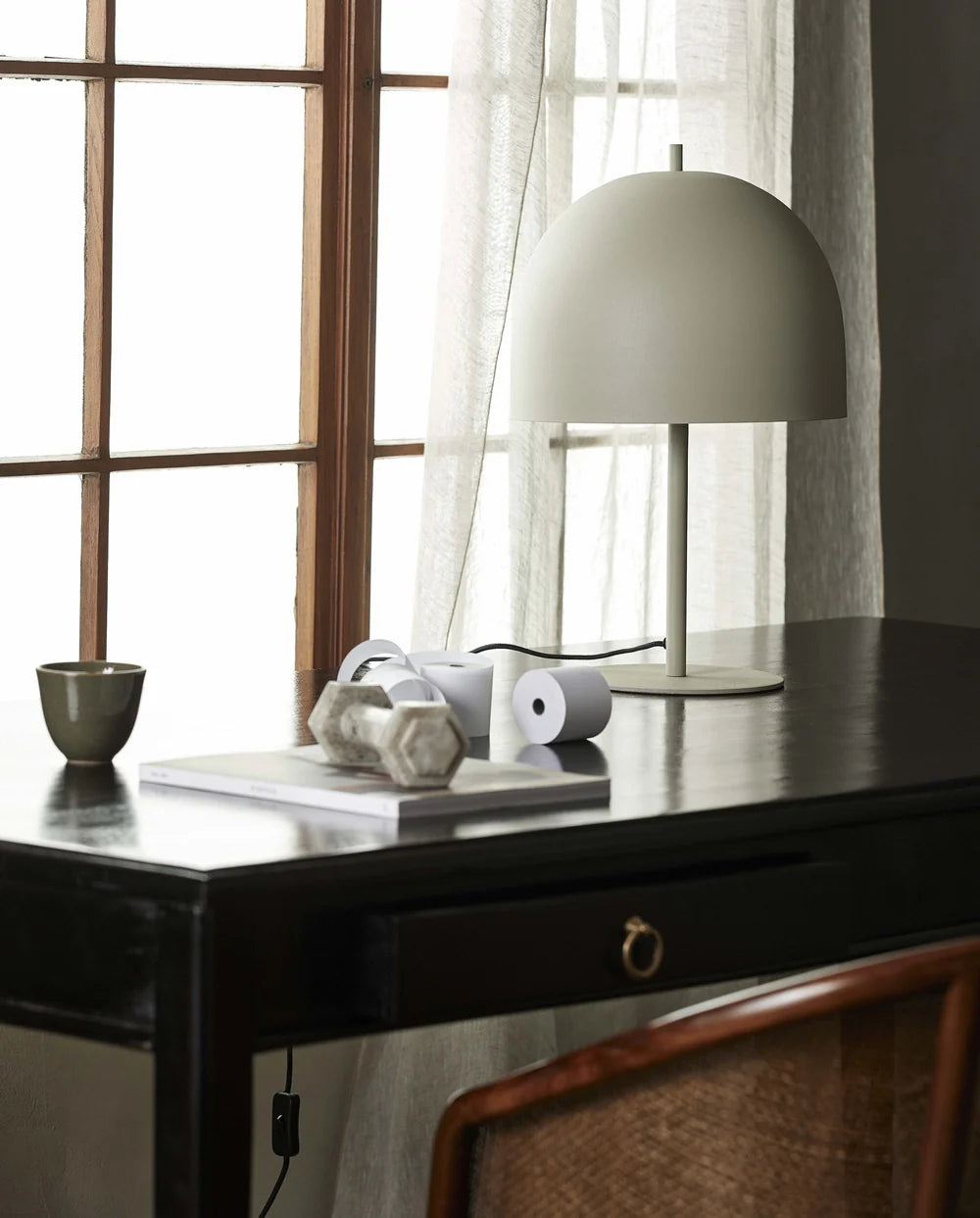 Nordal, GLOW bordslampa – matt beige