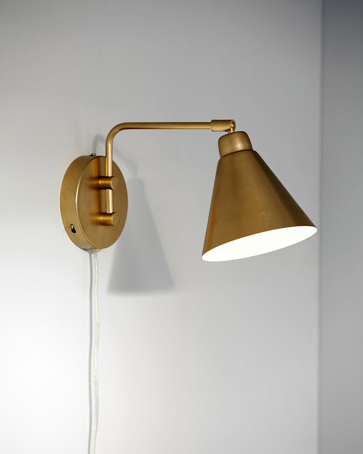 Vägglampa, HDGame, Mässing