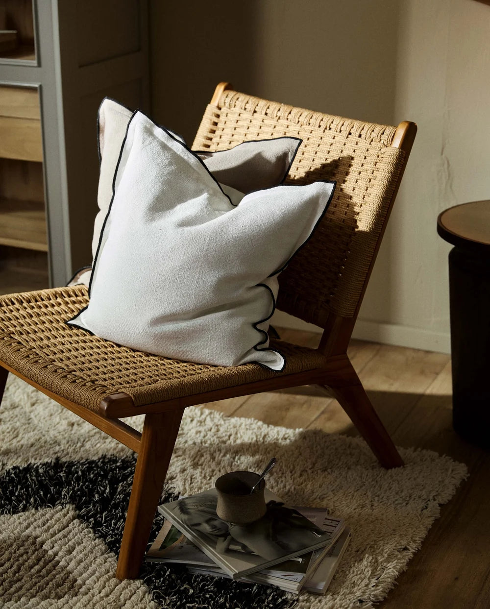 Nordal, CLUB loungestol i teak med flätad sits