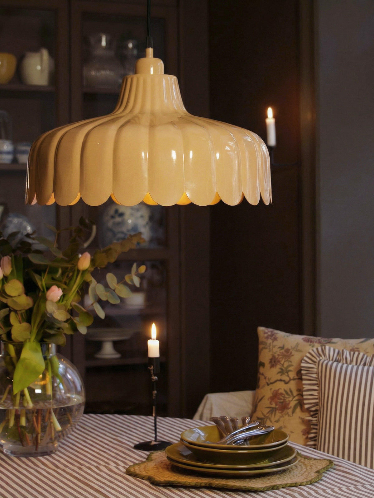 Wells Taklampa – Lejongul/guld 43 cm