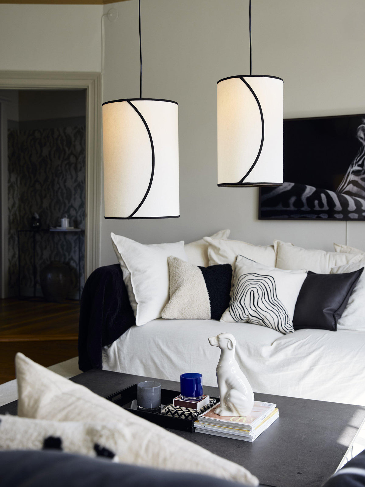 Ava Taklampa – Off-white/svart 30 cm