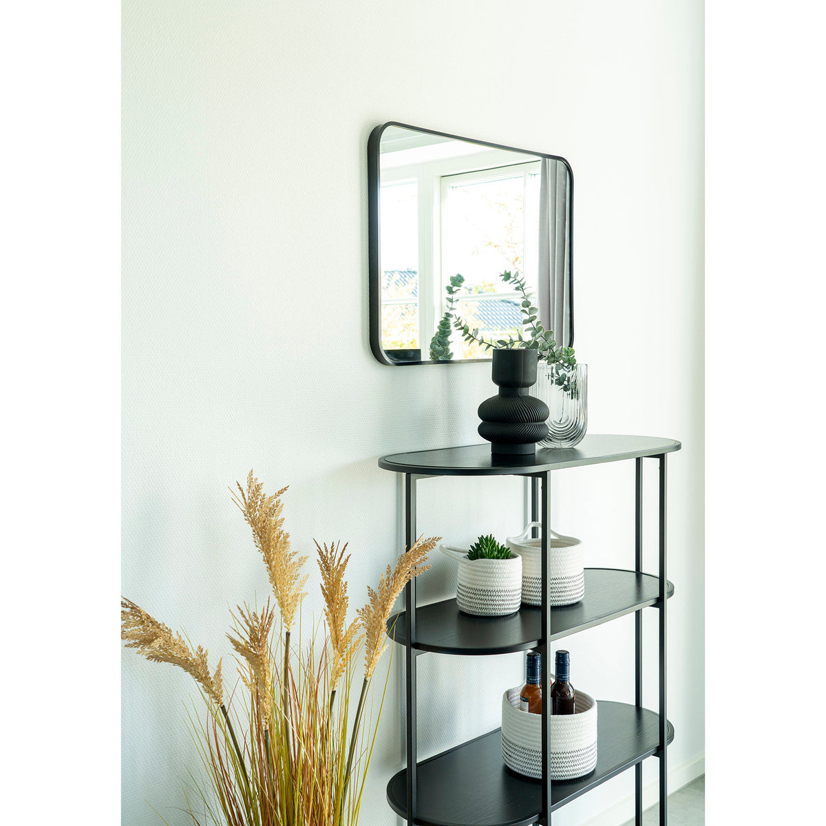 House Nordic, Vita Oval Bokhylla Svart 4 Hyllplan 111 cm