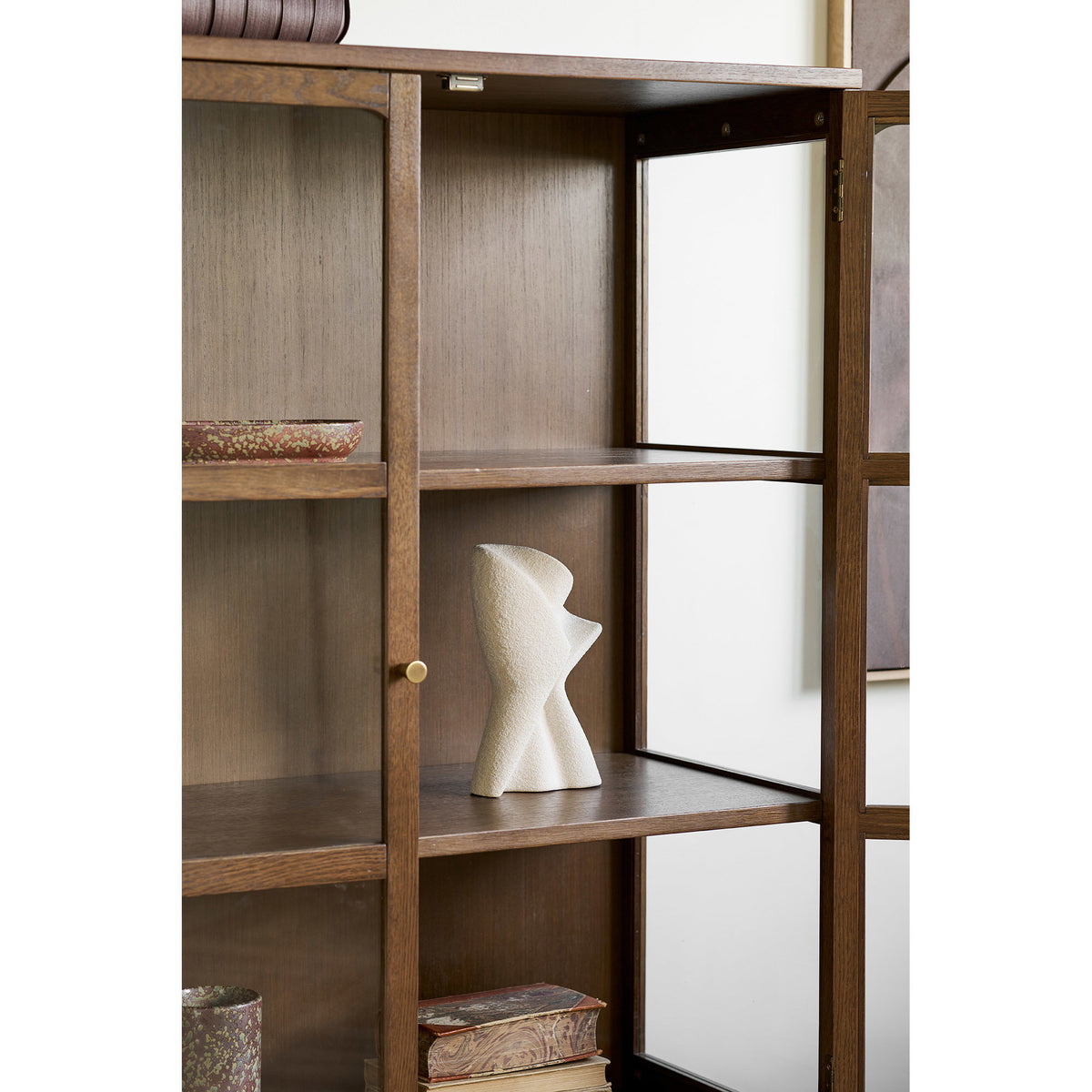 House Nordic, Zamora Vitrinskåp Ek Mörkbrun 2 Glasdörrar 126 cm