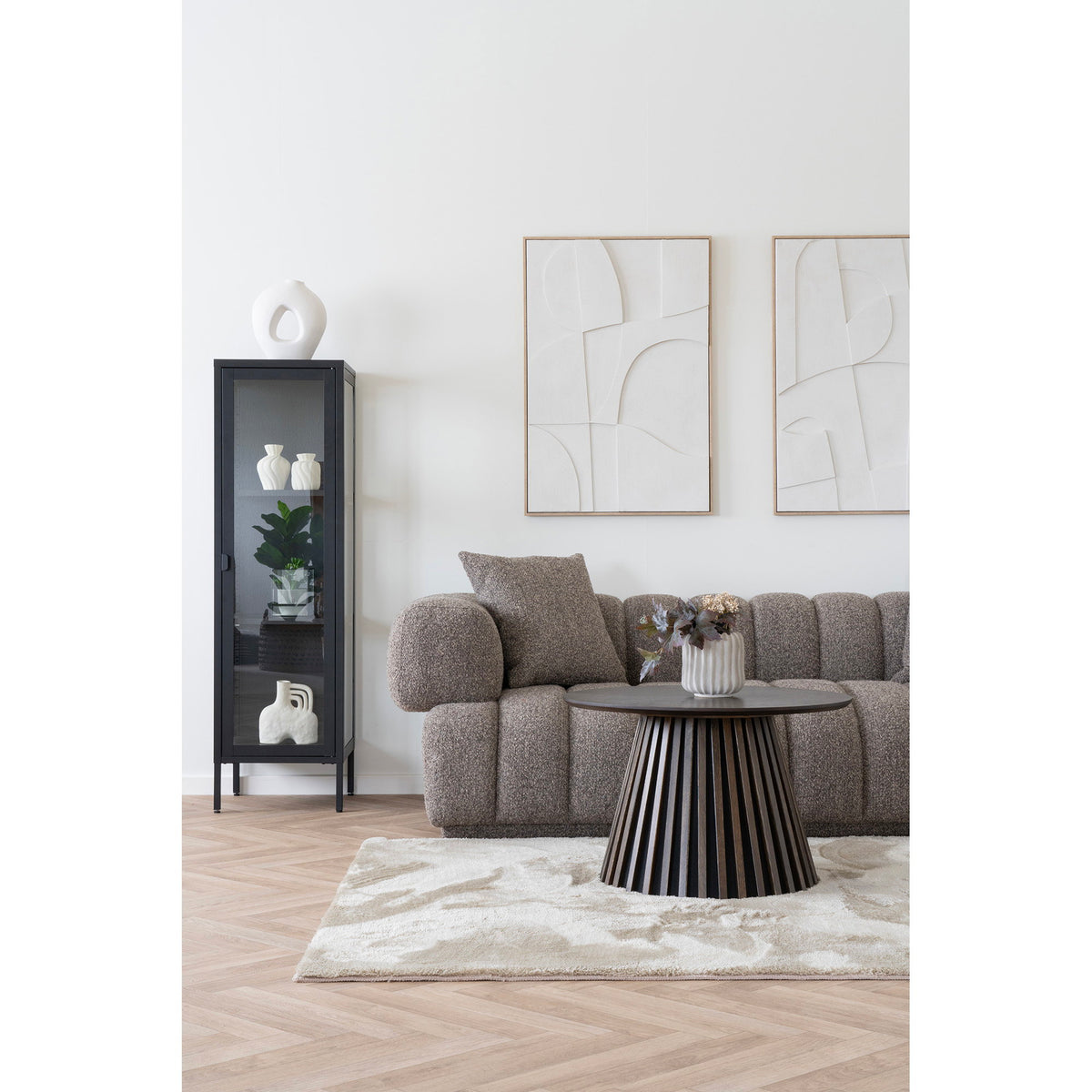 House Nordic, Brisbane Smalt Vitrinskåp Stål Svart 1 Glasdörr 140 cm