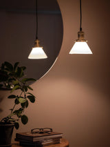August Fönsterlampa – Opal 15 cm
