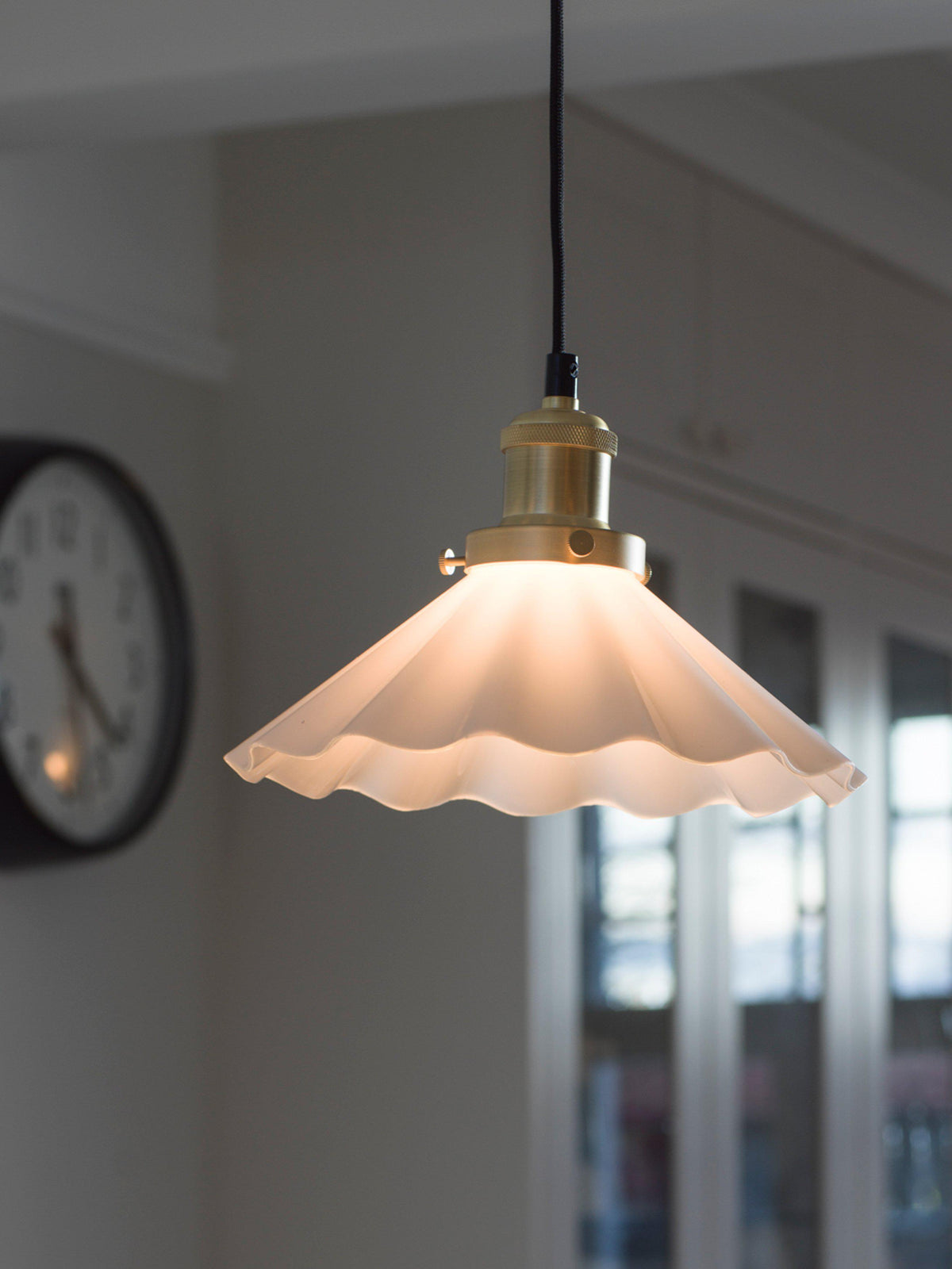 August Fönsterlampa – Opal veckad 25 cm