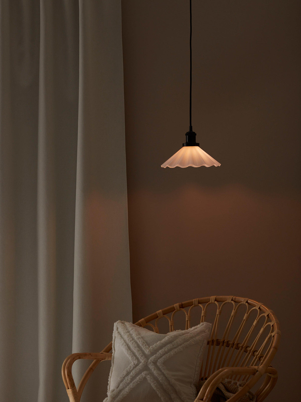 August Lampskärm – Opal veckad 25 cm