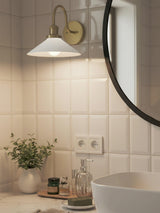 August Vägglampa IP23 – Opal 25 cm IP23