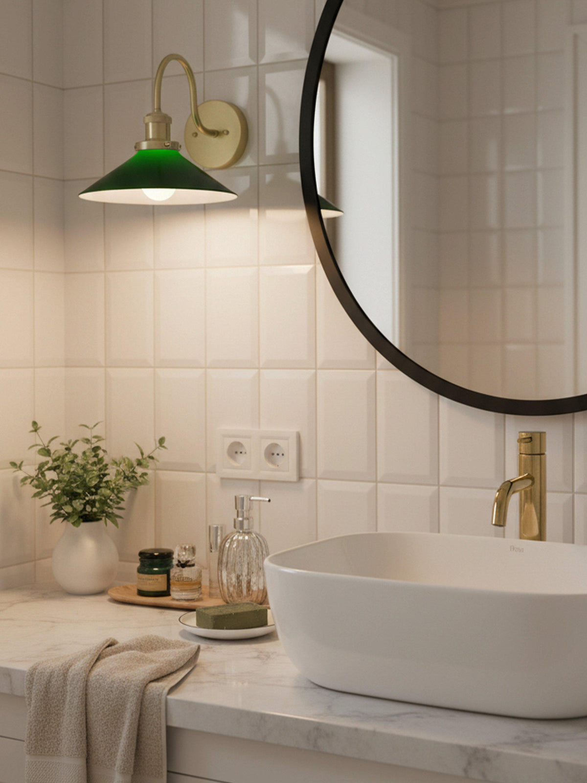 August Vägglampa IP23 – Grön 25 cm IP23