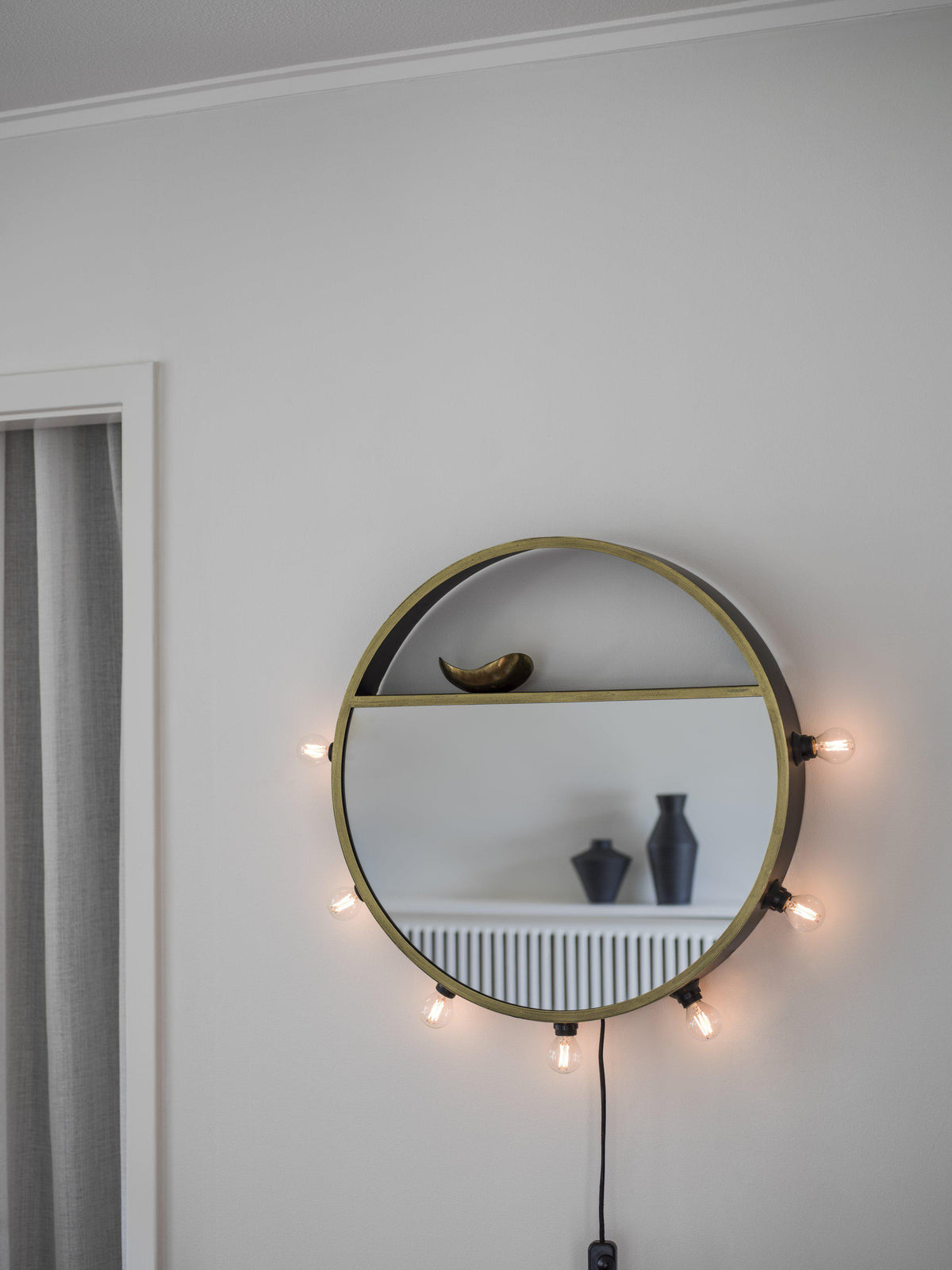 Bea Spegellampa – Svart/guld 45 cm