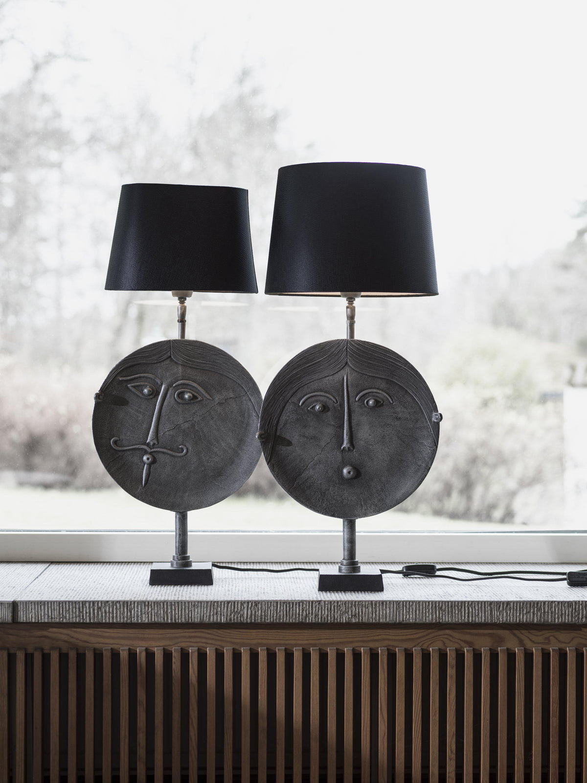 Mrs Round Lampfot – Grå 55 cm