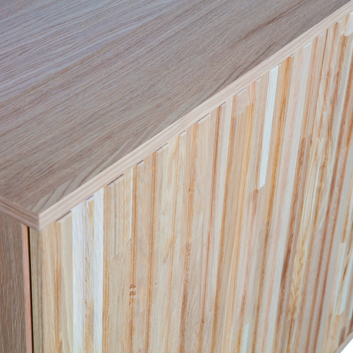 WOOOD, New Gravure Sideboard 200 cm i Ek – Natur [FSC]