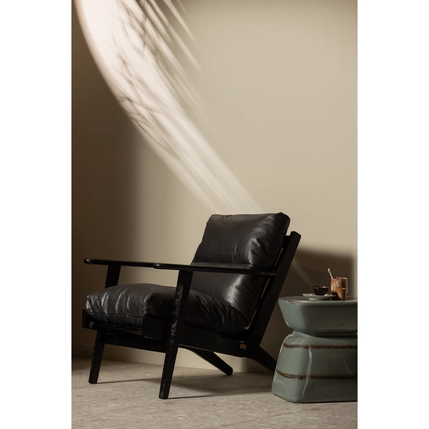WOOD, Houston Fåtölj Läder & Svart Akaciaträ