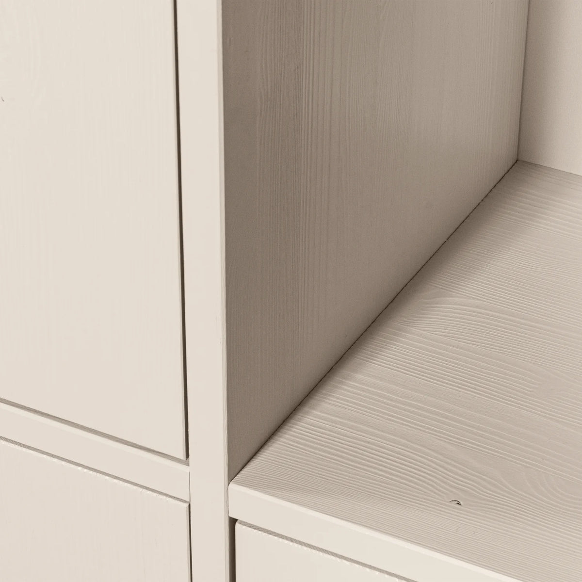WOOOD, Merel förvaringsskåp – furu, dammgrå, FSC®-certifierat