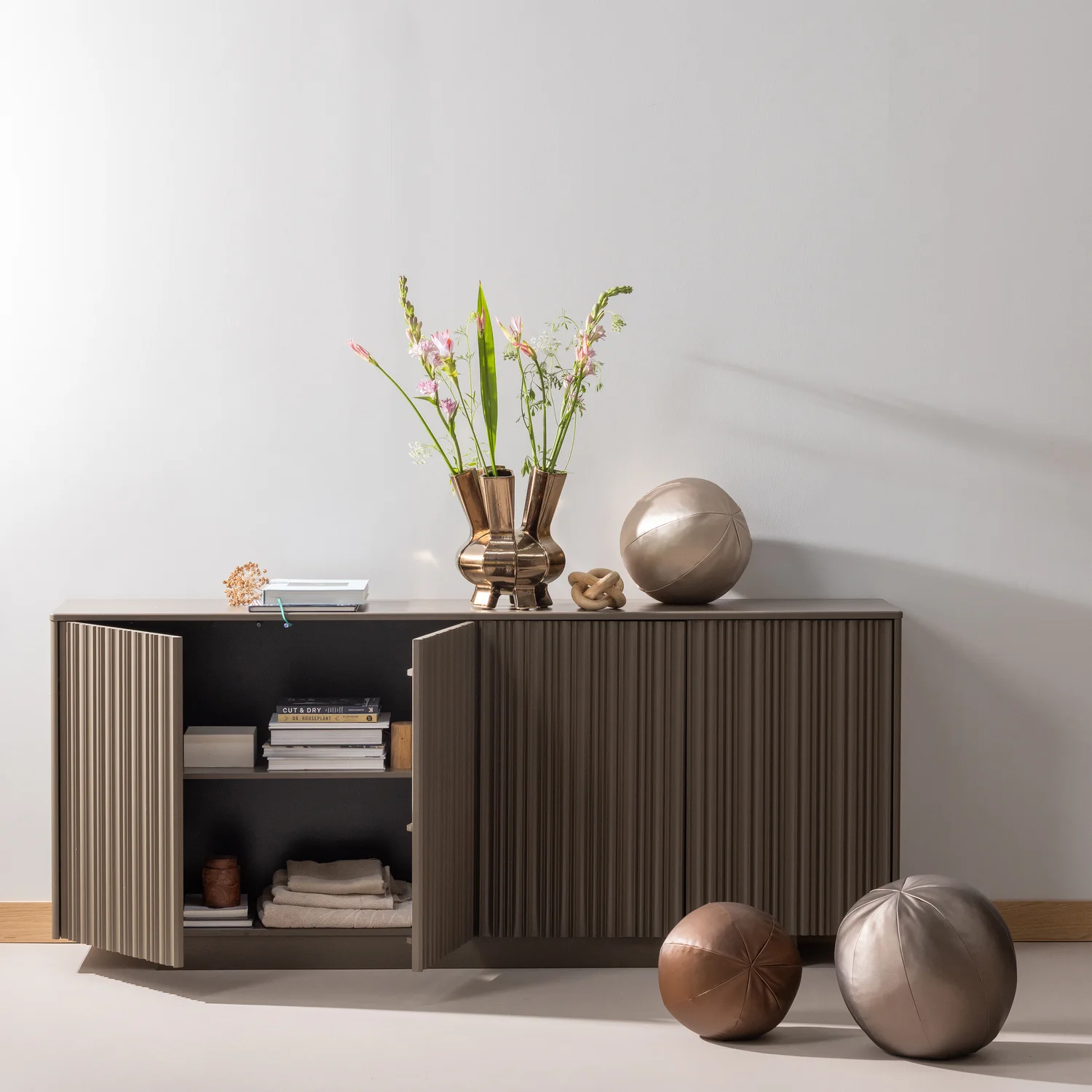WOOD, Nova Sideboard 200 cm i Furu – Tryffelbrun [FSC]