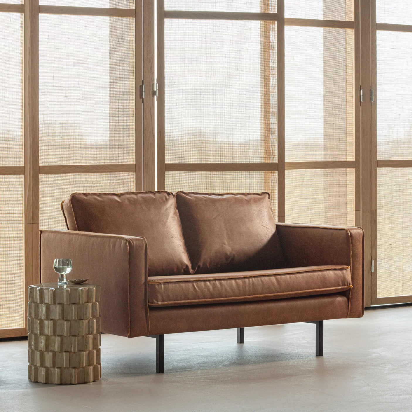 WOOOD, Rodeo 2-sitssoffa – Eco-läder Cognac [FSC]