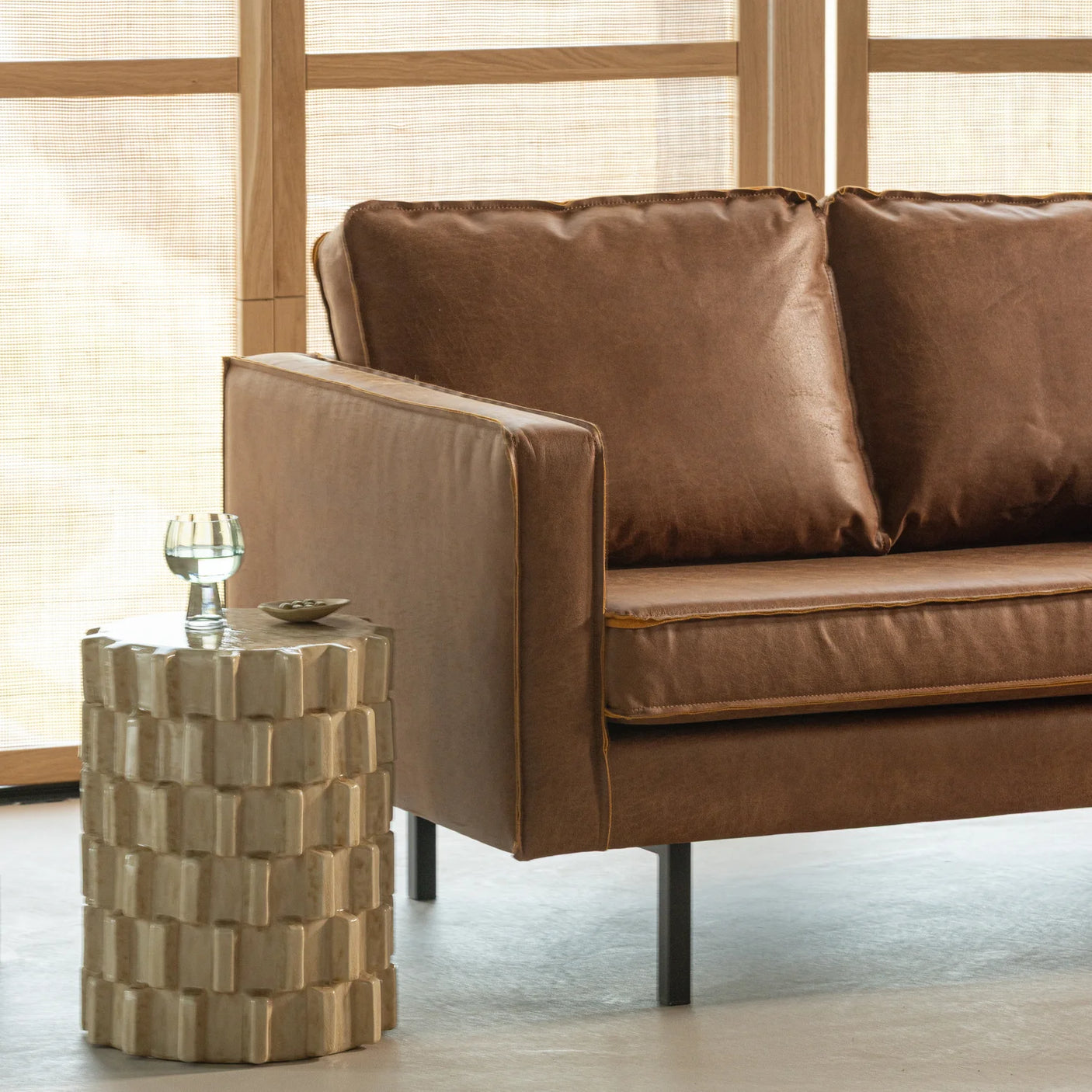 WOOOD, Rodeo 2-sitssoffa – Eco-läder Cognac [FSC]