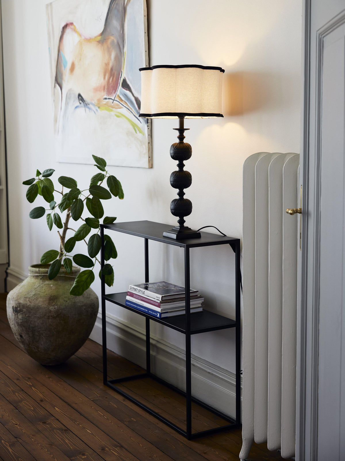 Flory Lampfot – Svart 57 cm