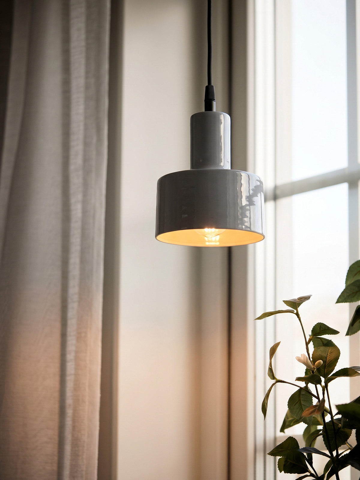 Solo Fönsterlampa – Blank grå 13 cm