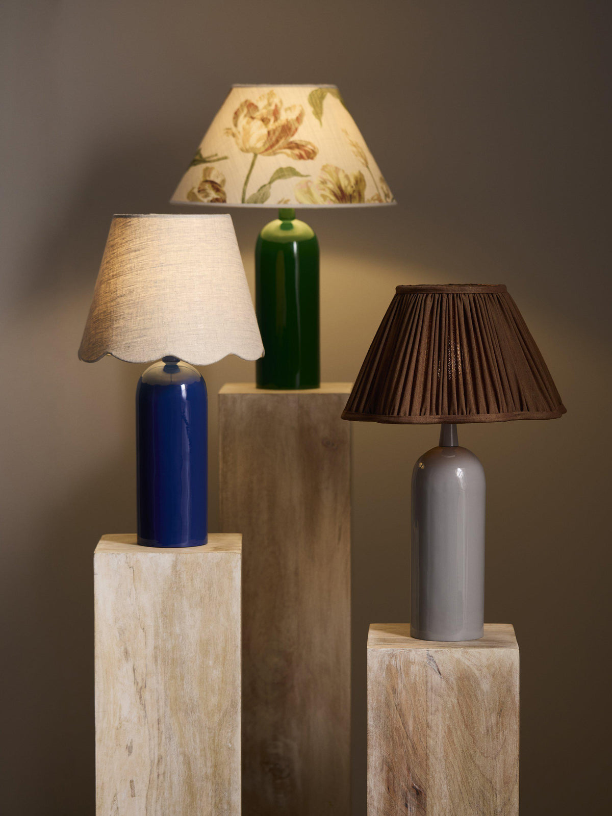 Carter Lampfot – Grå 35 cm