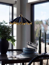 Aira Taklampa – Svart/Mässing 51 cm