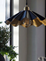 Aira Taklampa – Svart/Mässing 51 cm