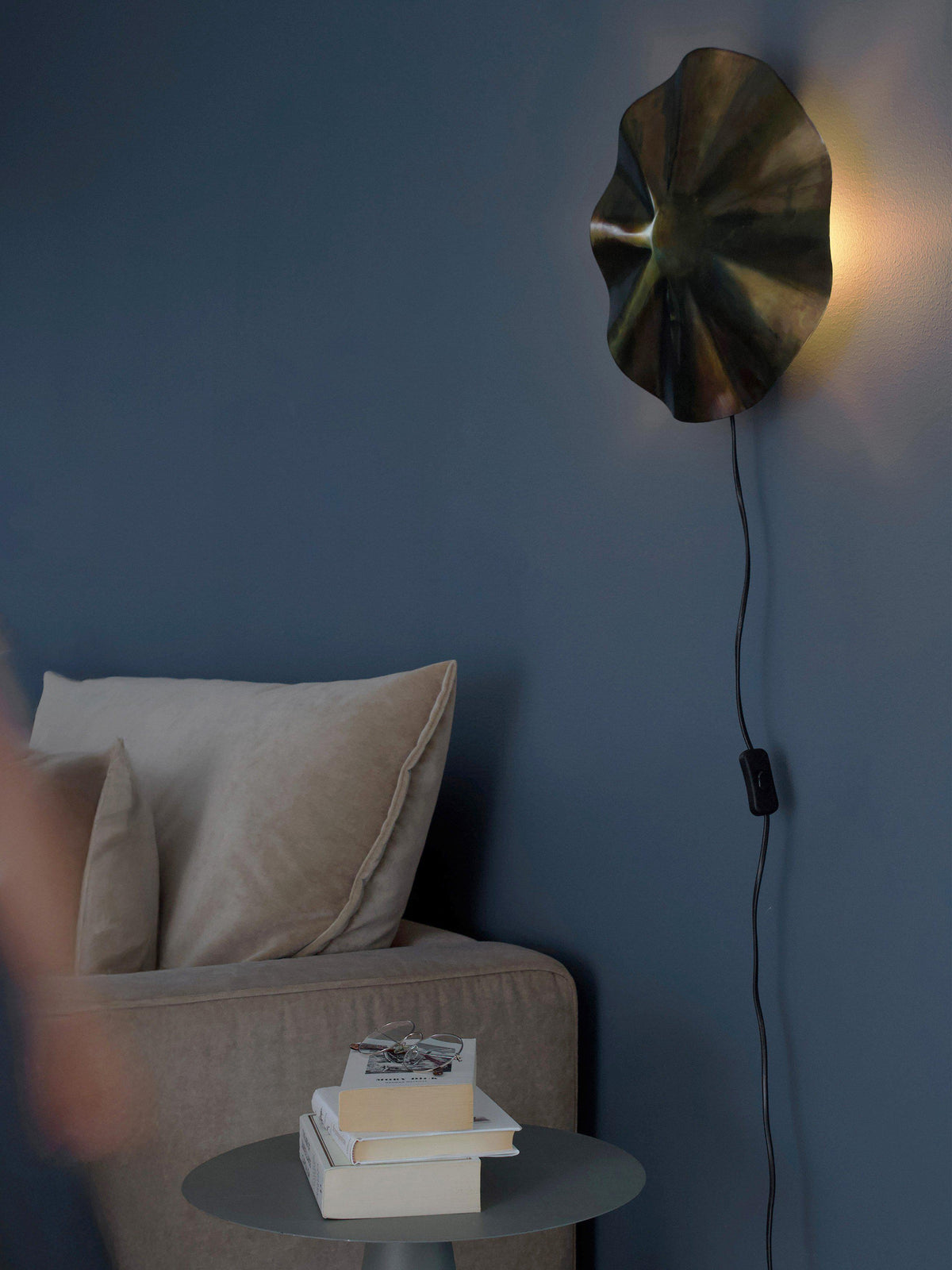 Aira Vägglampa – Oljad mässing 35 cm